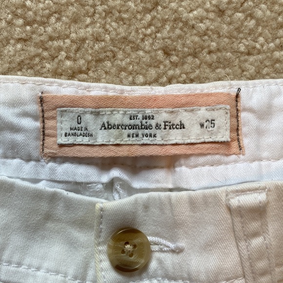 SOLD Abercrombie white shorts - Picture 4 of 7